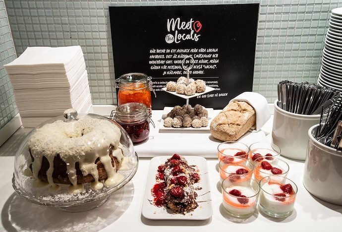 Hotellfrukost  Stockholm meet the locals